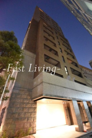 千代田区麹町３丁目の賃貸マンションのエントランス