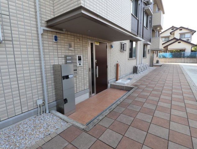 熊本市東区桜木２丁目のアパートのエントランス