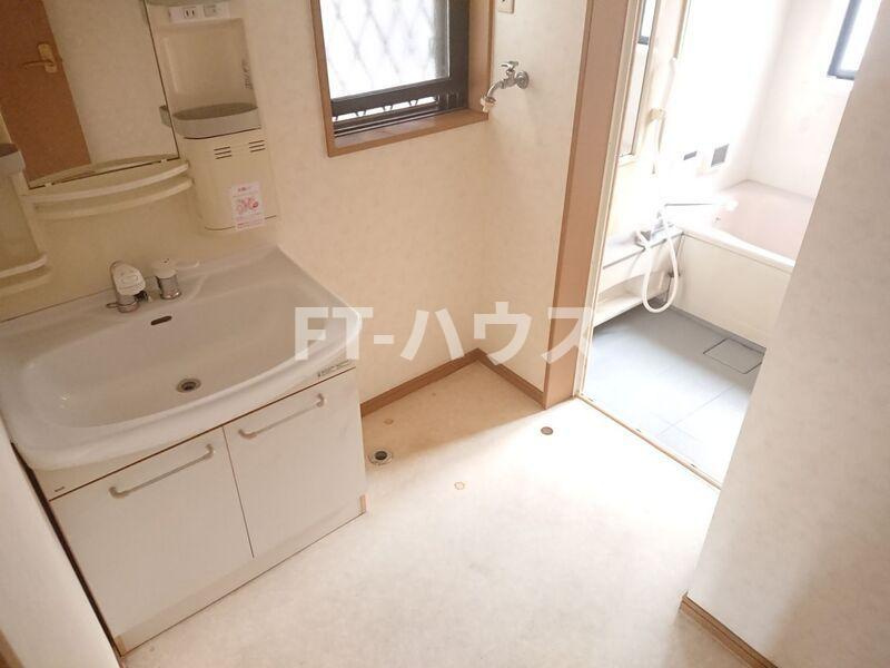 芝山7丁目戸建の独立洗面台