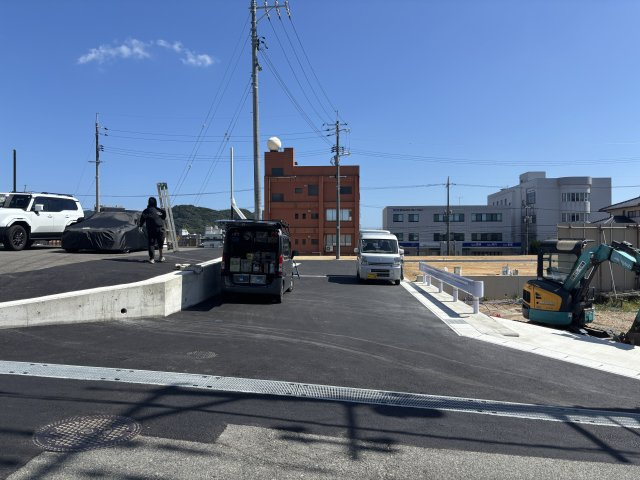 プランタウン山の田中央の前面道路含む現地写真|現地（2026年9月）撮影
