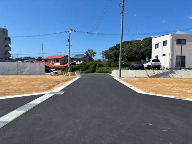 プランタウン山の田中央の前面道路含む現地写真|現地（2026年9月）撮影