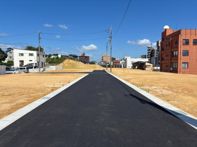 プランタウン山の田中央の前面道路含む現地写真|現地（2026年9月）撮影