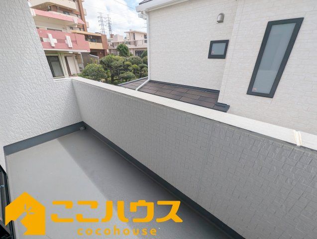 宜野湾市伊佐２丁目　ハートフルタウン　新築戸建て　全６棟　C号棟のバルコニー|急な雨でも安心のインナーバルコニー