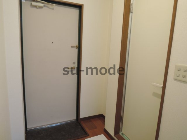 アプレシオ西冠1の玄関|写真は同マンション別部屋