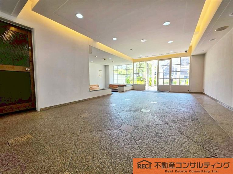 本山ロイヤルマンションのエントランス