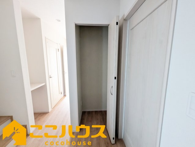 宜野湾市伊佐２丁目　ハートフルタウン　新築戸建て　全６棟　D号棟の収納|廊下収納もございます