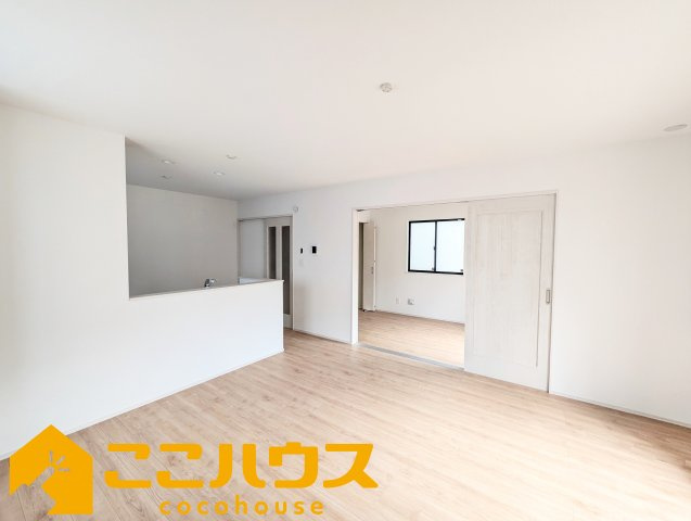 宜野湾市伊佐２丁目　ハートフルタウン　新築戸建て　全６棟　D号棟のキッチン|LDK15帖