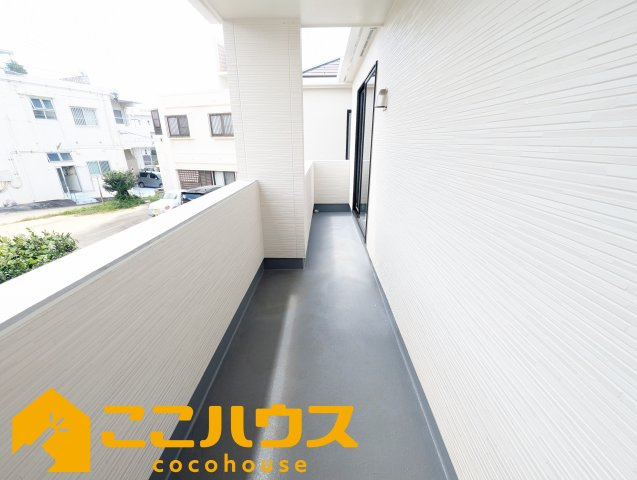 宜野湾市伊佐２丁目　ハートフルタウン　新築戸建て　全６棟　E号棟のバルコニー|急な雨でも安心のインナーバルコニー