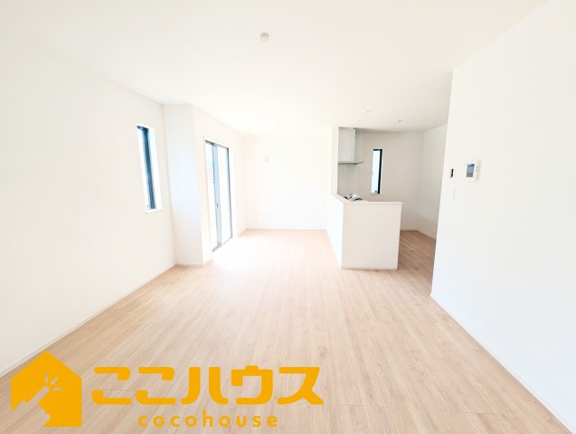 宜野湾市伊佐２丁目　ハートフルタウン　新築戸建て　全６棟　E号棟の居間・リビング|LDK15.25帖