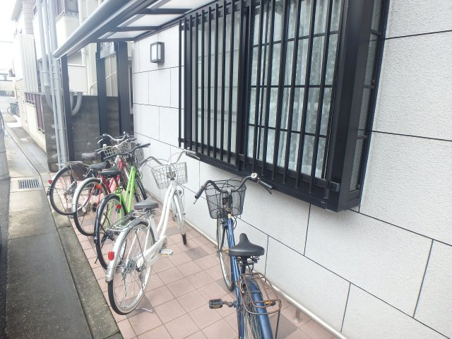 【その他共用部分】 | ドム北口 | 屋根付き駐輪スペースです