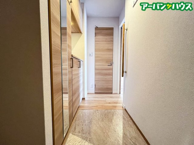 トリフォリアの玄関