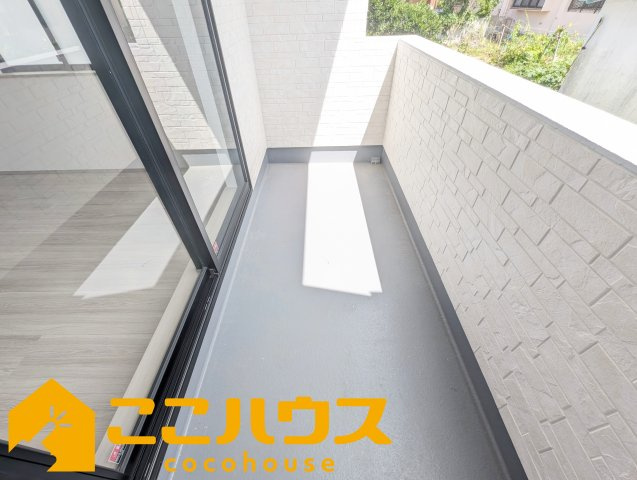 宜野湾市伊佐２丁目　ハートフルタウン　新築戸建て　全６棟　F号棟のバルコニー|急な雨でも安心のインナーバルコニー