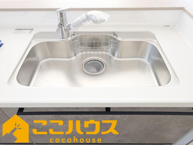 宜野湾市伊佐２丁目　ハートフルタウン　新築戸建て　全６棟　F号棟のキッチン|洗い物のしやすいワイドシンク
