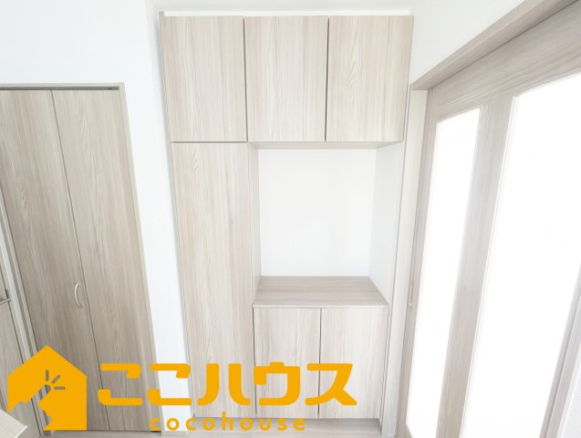 宜野湾市伊佐２丁目　ハートフルタウン　新築戸建て　全６棟　F号棟の玄関|大容量のシューズボックス