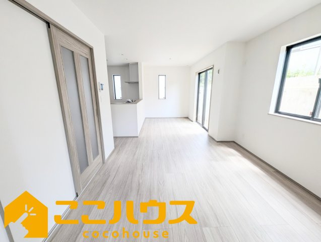 宜野湾市伊佐２丁目　ハートフルタウン　新築戸建て　全６棟　F号棟の居間・リビング|LDK15.37帖