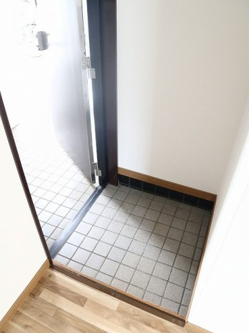 【玄関】 | 小栗原ハイツ | コンパクトな玄関です