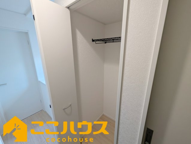 糸満市照屋第３　クレイドルガーデン　新築戸建て　全４棟　１号棟の収納|廊下収納もございます