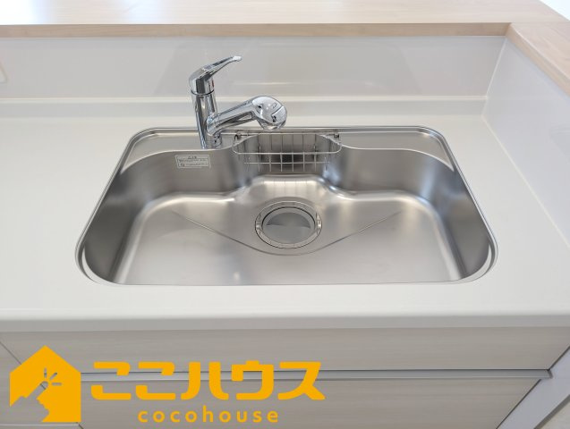 糸満市照屋第３　クレイドルガーデン　新築戸建て　全４棟　１号棟のキッチン|洗い物のしやすいワイドシンク
