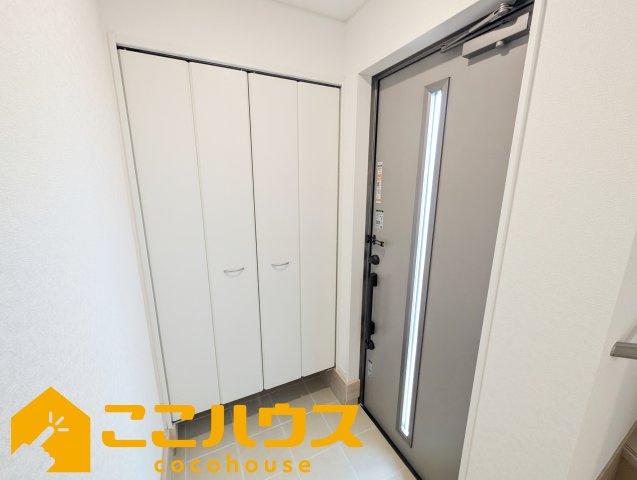 糸満市照屋第３　クレイドルガーデン　新築戸建て　全４棟　１号棟の玄関|大容量のシューズボックス