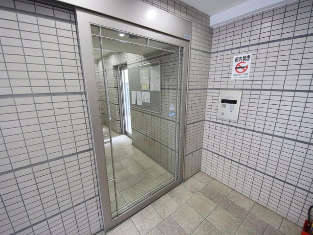 シティホームズ生駒駅前のエントランス