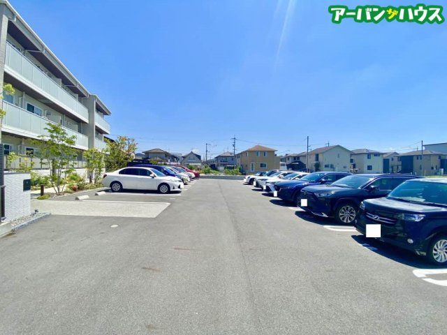 カーメストの駐車場