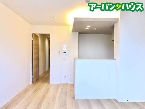 カーメストの居間・リビング
