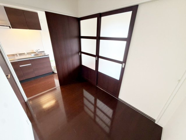 小西マンションの洋室