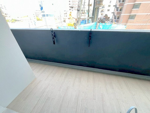 プレリスNEO大阪十三エルヴィオンのバルコニー