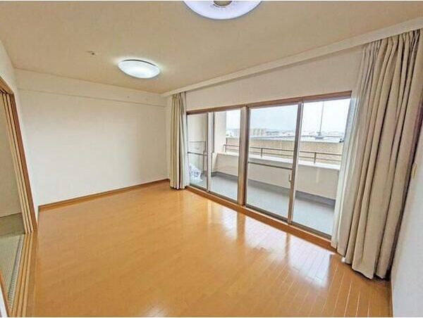 リバーガーデンかしまの居間・リビング|こちらの居間で趣味の時間をお楽しみください