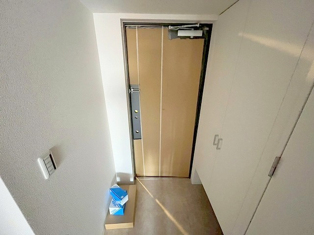 プレリスNEO大阪十三エルヴィオンの玄関