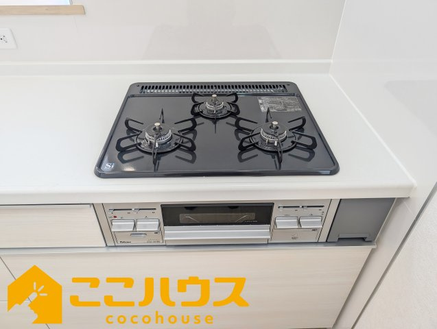 糸満市照屋第３　クレイドルガーデン　新築戸建て　全４棟　2号棟のその他|三口コンロ