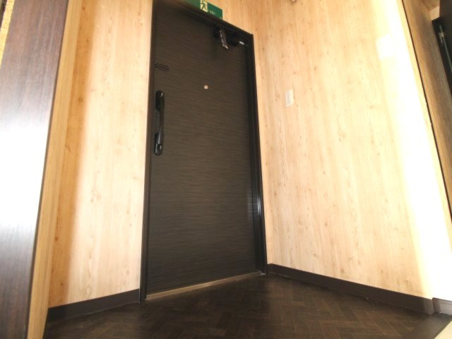 大阪市西成区松１丁目の賃貸マンションの玄関|きれいな玄関です