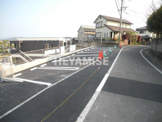 グランドソレイユ栄田の駐車場