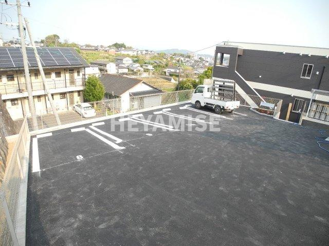 グランドソレイユ栄田の駐車場