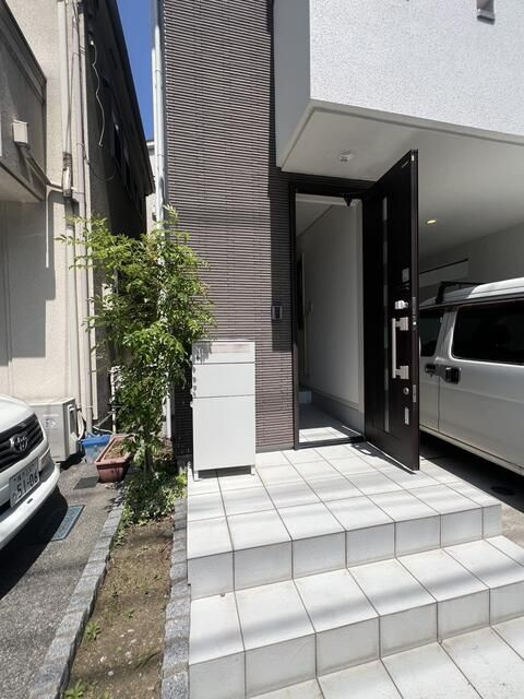 港南台１丁目戸建ての玄関