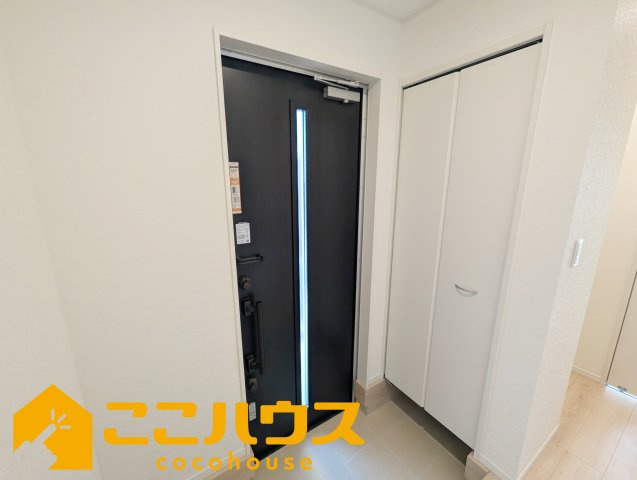 糸満市照屋第３　クレイドルガーデン　新築戸建て　全４棟　3号棟の玄関|大容量のシューズボックス