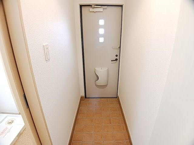 フローラ春日の玄関