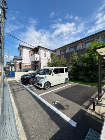 プランドールの駐車場