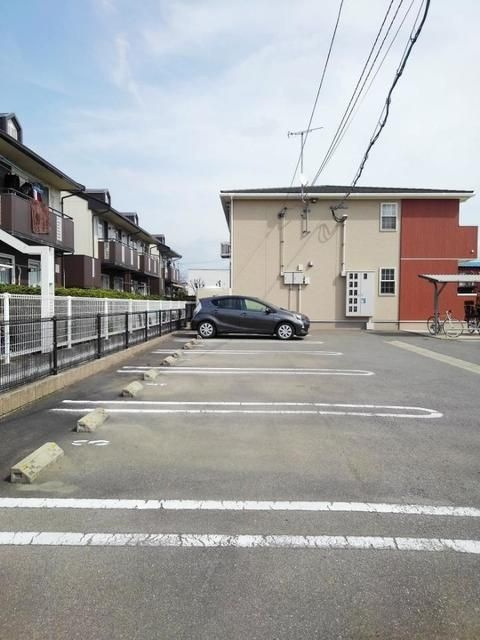 グレイス春日の駐車場