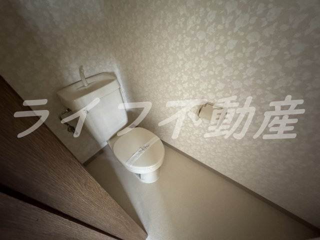 稲田大発マンションのトイレ|落ち着いた色調のトイレです