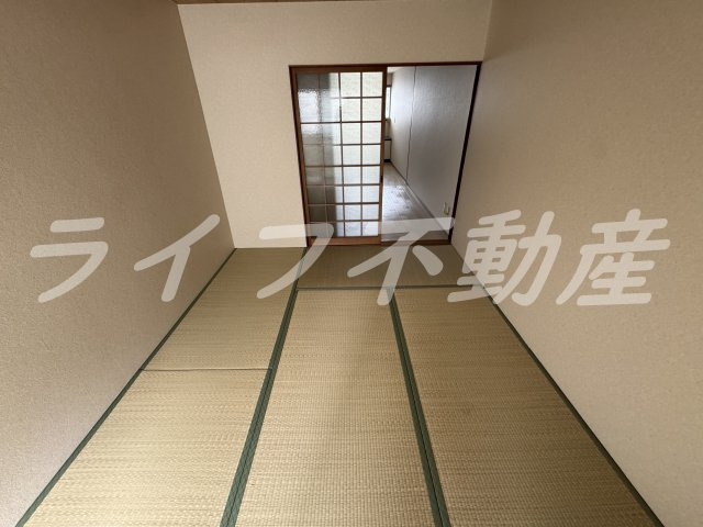 稲田大発マンションの和室|和室ならではの温かな和の空間で寛ぎの時間を過ごせます