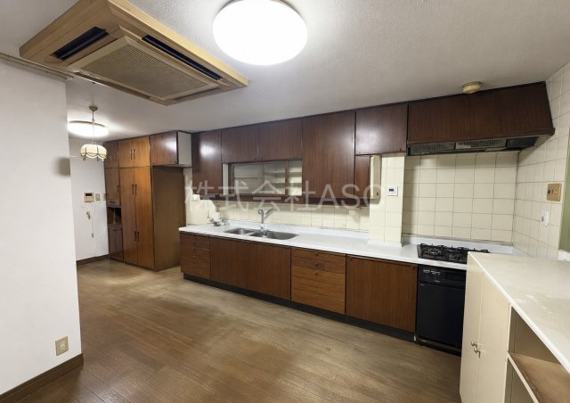 萩之茶屋２丁目店舗・事務所の居間・リビング