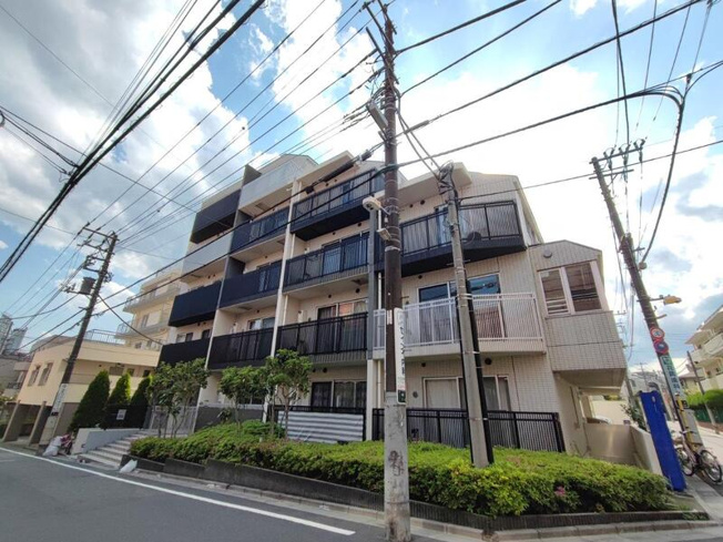 【外観】 | HF中野坂上レジデンス | 鉄筋コンクリート造のがっちりとした建物。