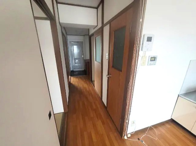 神戸市灘区曾和町２丁目の賃貸マンションの玄関