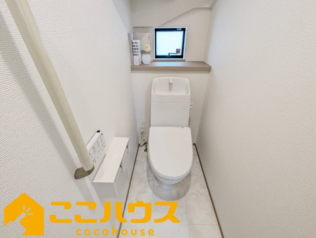 宜野湾市伊佐3丁目289番　ハートフルタウン　新築戸建て　全2棟　A号棟のトイレ|高機能トイレ