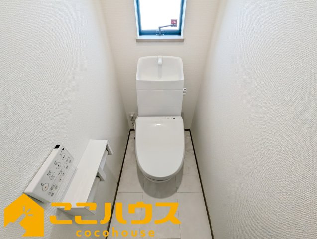 宜野湾市伊佐3丁目289番　ハートフルタウン　新築戸建て　全2棟　A号棟のトイレ|2階トイレ