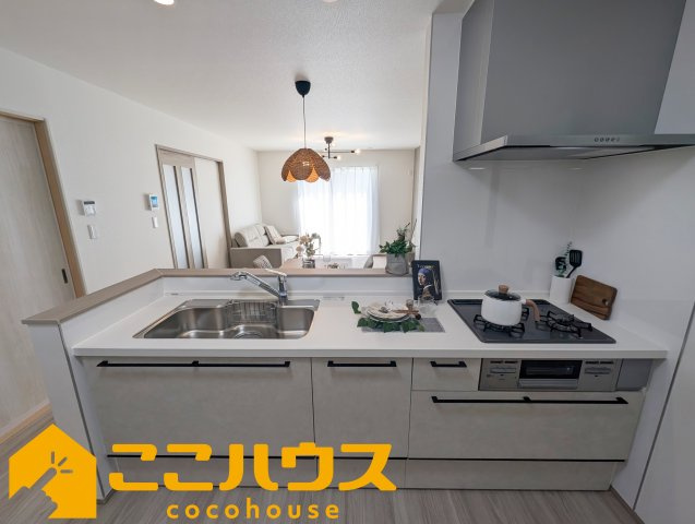宜野湾市伊佐3丁目289番　ハートフルタウン　新築戸建て　全2棟　A号棟のキッチン|家事のしやすいシステムキッチン