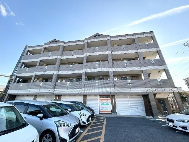 コンフォーレ・ミカサの駐車場