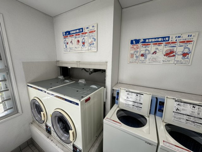 【その他共用部分】 | セレーノ門戸 | 洗濯機と乾燥機です