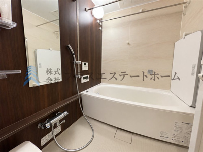 【浴室】 | プレサンスロジェ此花シティ | スタイリッシュなバスルームで、贅沢なひとときを過ごすことができます。